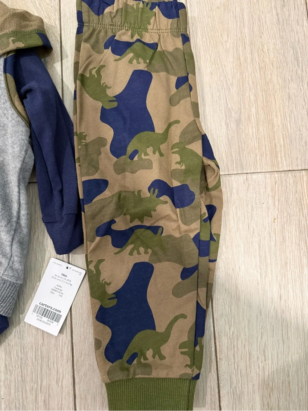 BNWT Carter's Navy & Camo 3-Piece Hoodie, Bodysuit & Joggers - Picture 2 of 6